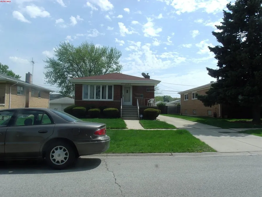 1509 Memorial Dr photo 1