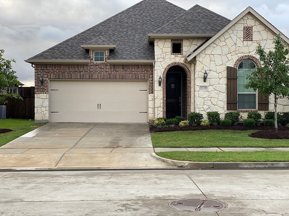 Beautiful 3 bedroom, 1 full office/extra bedroom, 2 bathroom home.