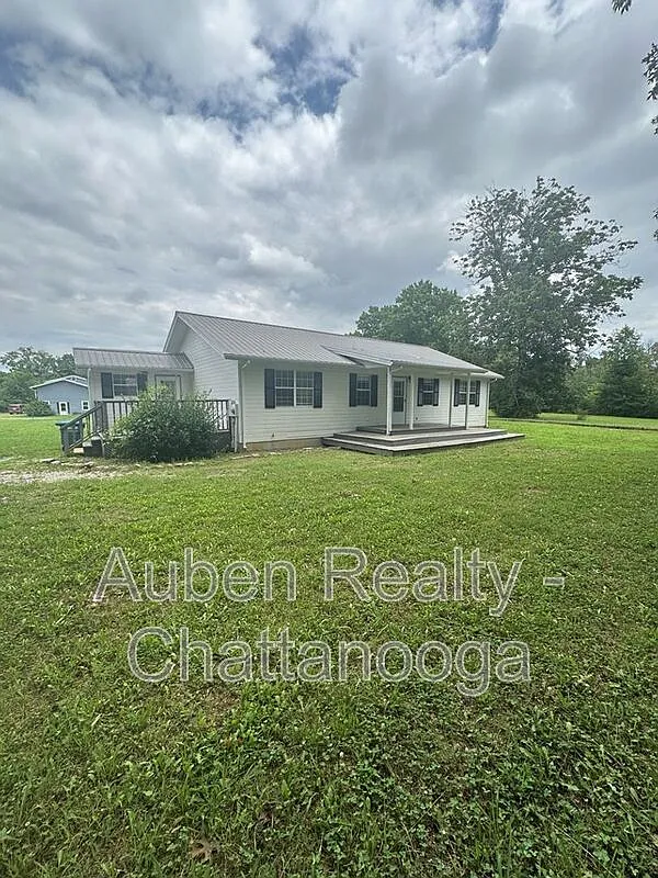 3 bed, 2.0 bath, 1632 sqft, $1,495 — Photo 1