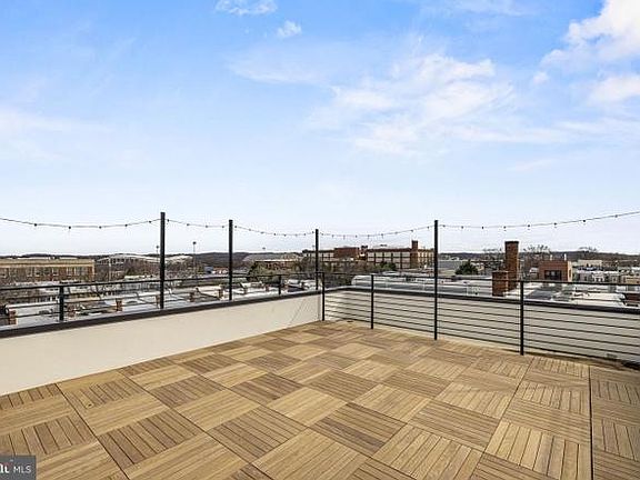 2nd image of 217 16th St NE #9