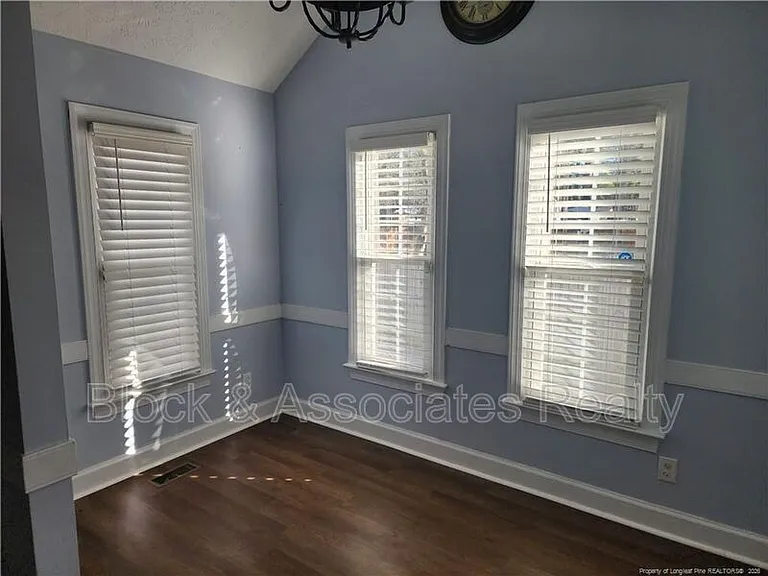 3460 McChoen Dr — Photo 4