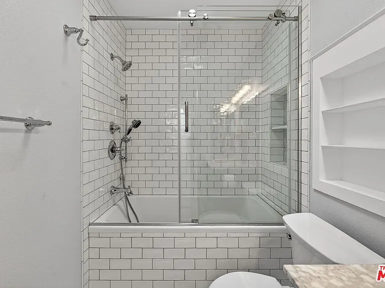8611 Burton Way #4 — Photo 47