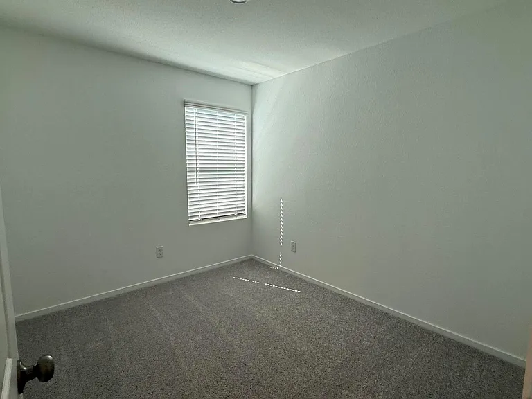 912 Pertuso Ln — Photo 5