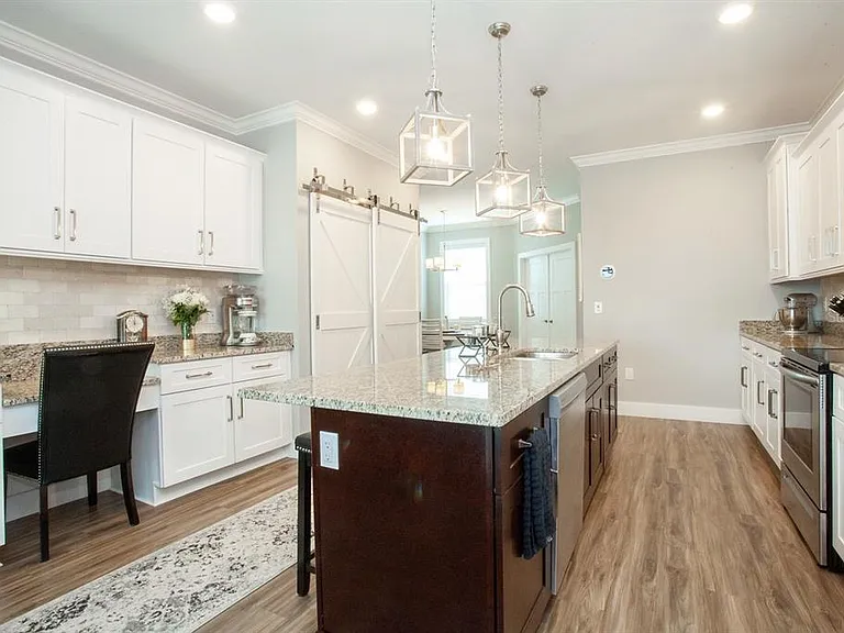 1273 Savona Dr NE — Photo 8