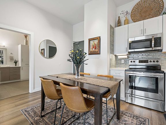 5th image of 1900 12th Ave S #513