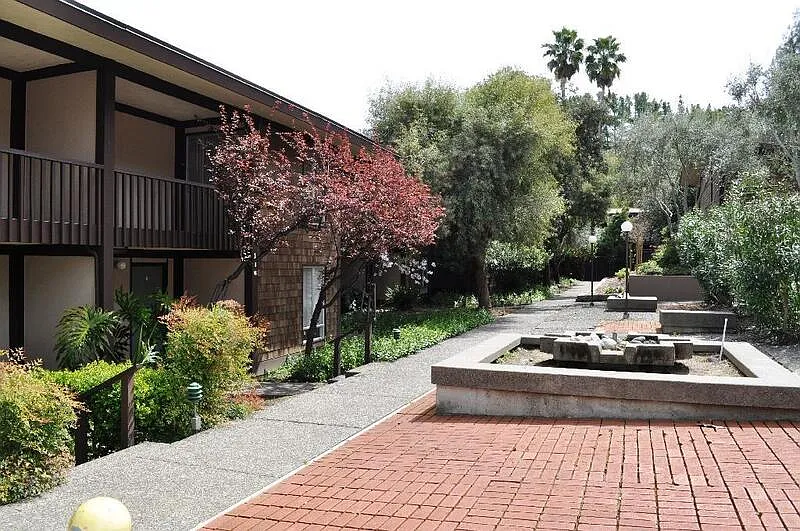 3 bed, 1.5 bath, 1440 sqft, $3,995 — Photo 1