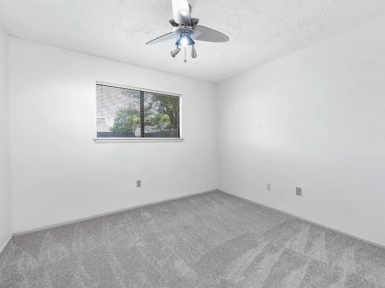 11210 Daybreak Ln — Photo 22