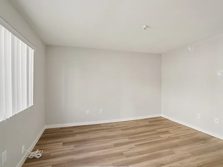 Chadron Apts — Photo 35
