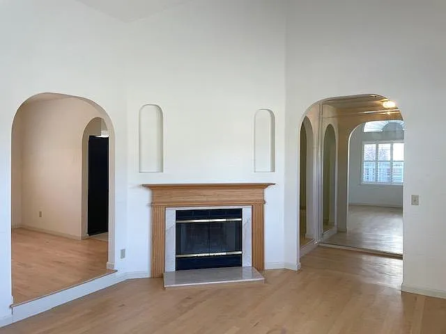4 bed, 2110 sqft, $4,795 — Photo 2