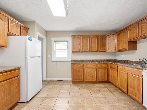 4th image of 1500 N Woodridge Ave