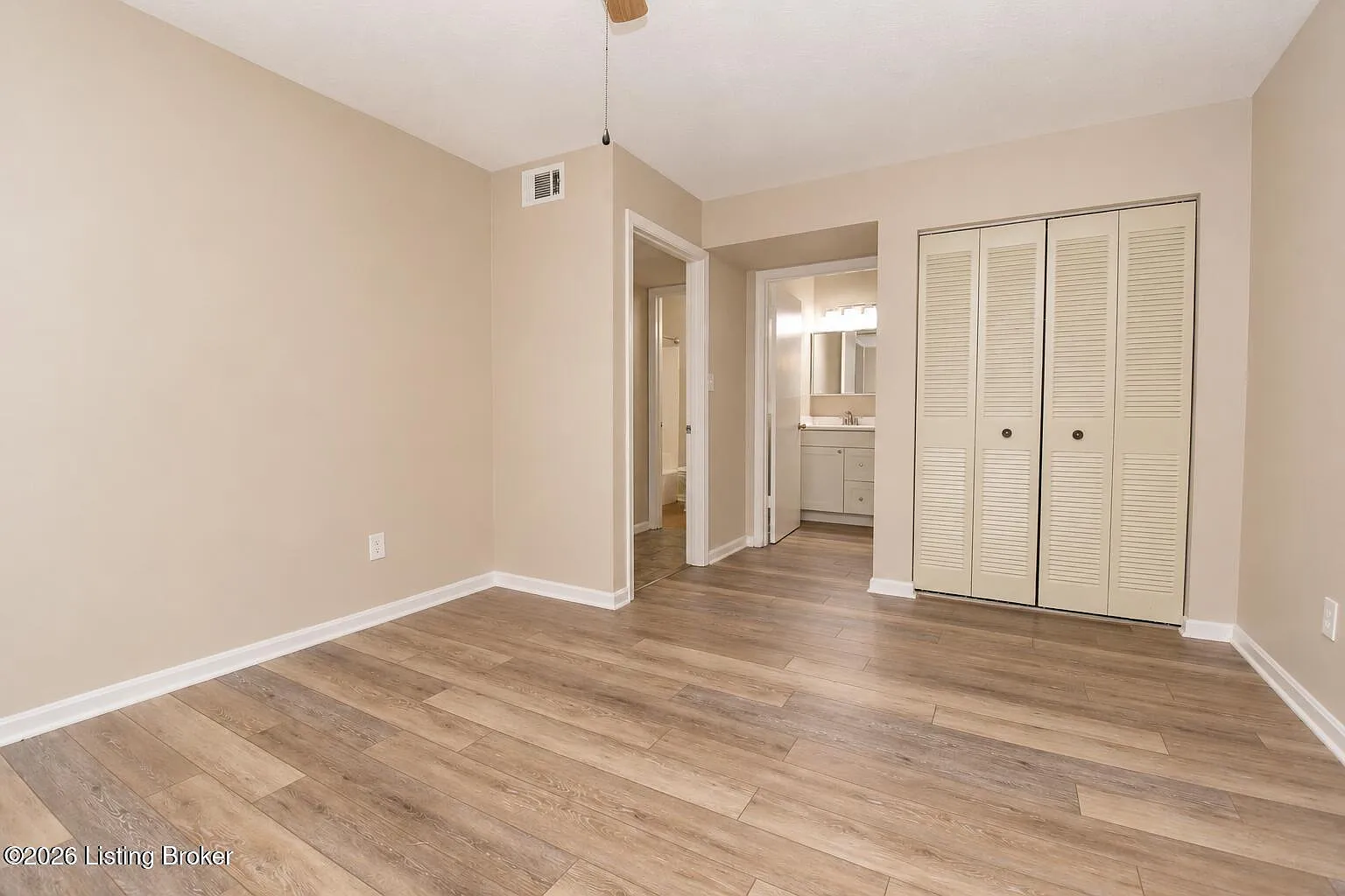 2 bed, 1.5 bath, 832 sqft, $1,275 — Photo 4