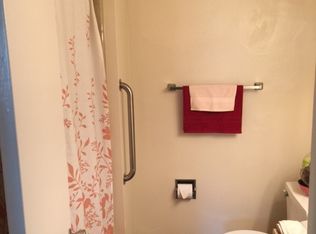 114 Williamsburg Ct APT D, Winston Salem, NC 27103