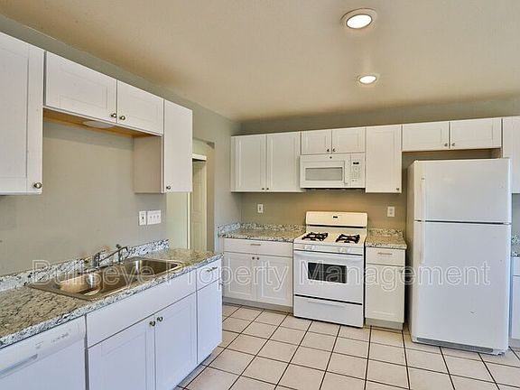 4th image of 12001 W Valentine St