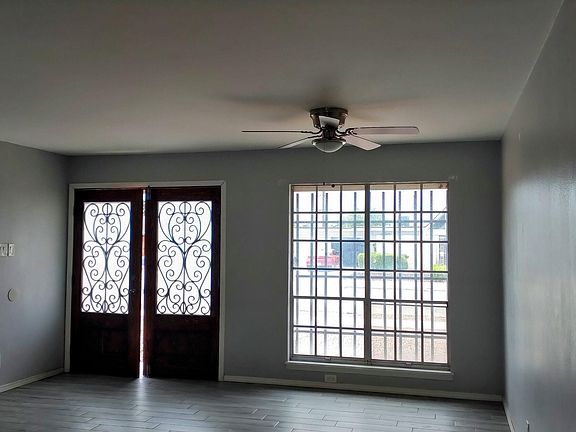 3rd image of 8401 Parkland Dr