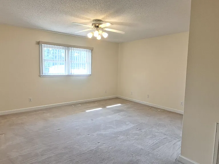 424 Lagrange Rd — Photo 13