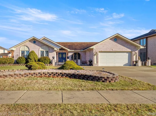 20154 Riverside Dr, Livonia, MI 48152