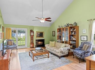 7 Sutton Pl, Islip, NY 11751