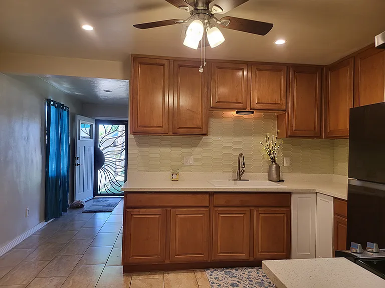 1040 N 27th Pl — Photo 53