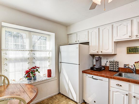 4th image of 258 Grassmere Court