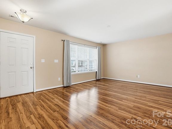 2nd image of 3569 Draycott Ave