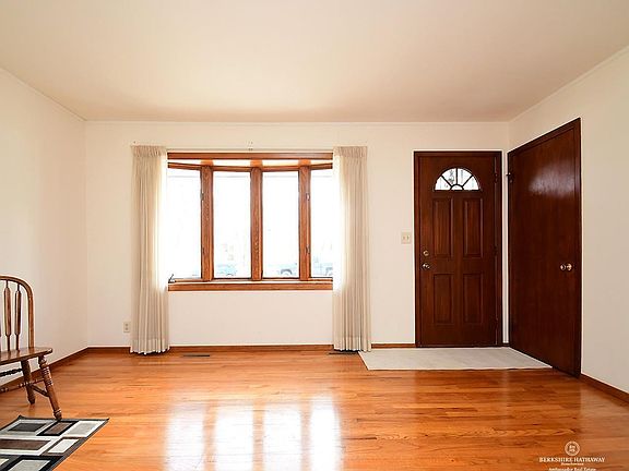4th image of 201 Redwood Ln