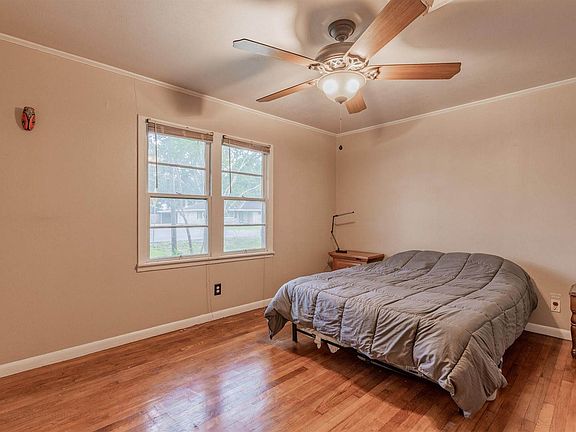 5th image of 214 Belle Dame Dr