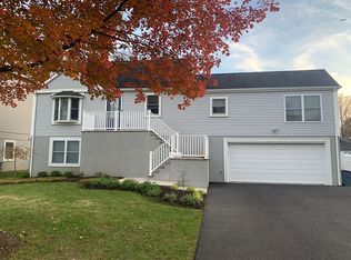 5 Voorhis Pl, Pompton Plains, NJ 07444