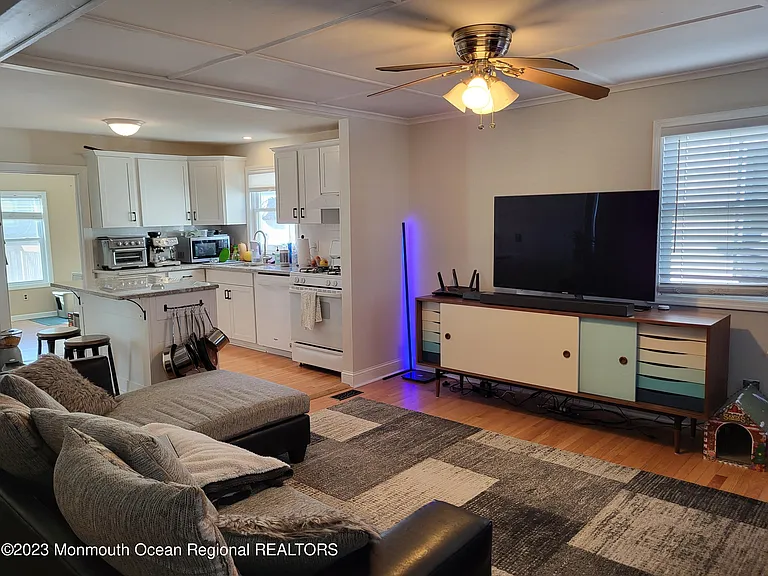 49 Locust Ave — Photo 3