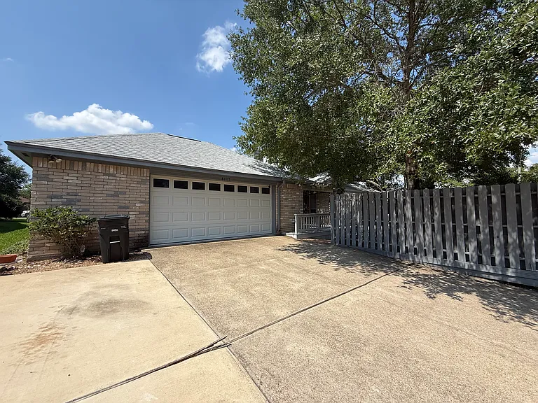 8707 Sandstone Dr — Photo 29