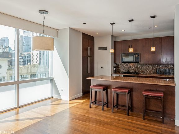 4th image of 8 E Randolph St Unit 1608