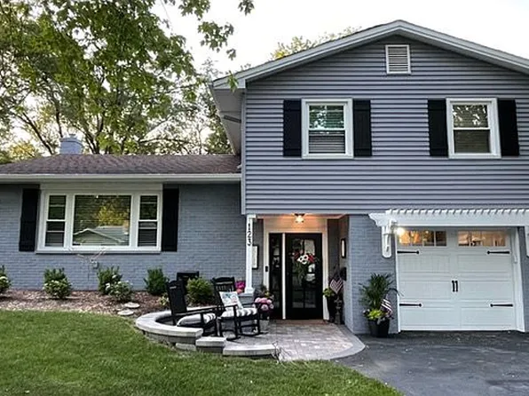 123 Robin Hill Dr, Naperville, IL 60540