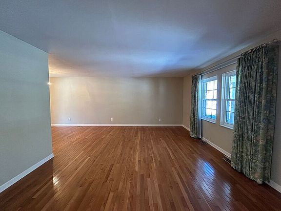 5th image of 130 Ashford Dr