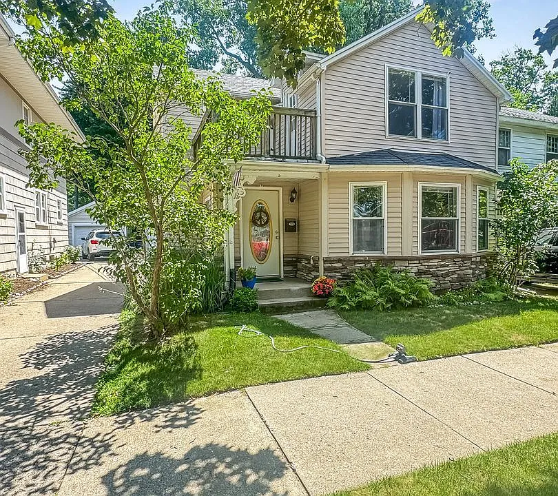 706 Rosewood Ave SE