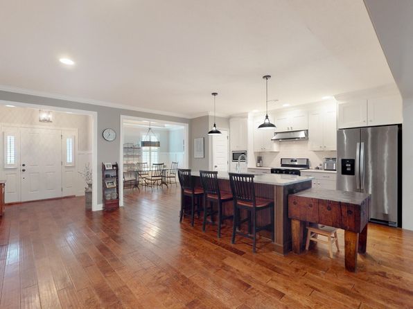 471 Roseland Ln, Lenoir City, TN 37772