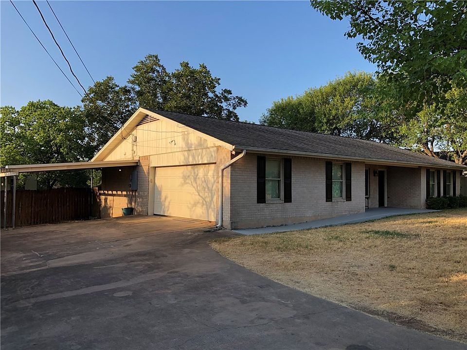 1st image of 1102 Oakwood Dr