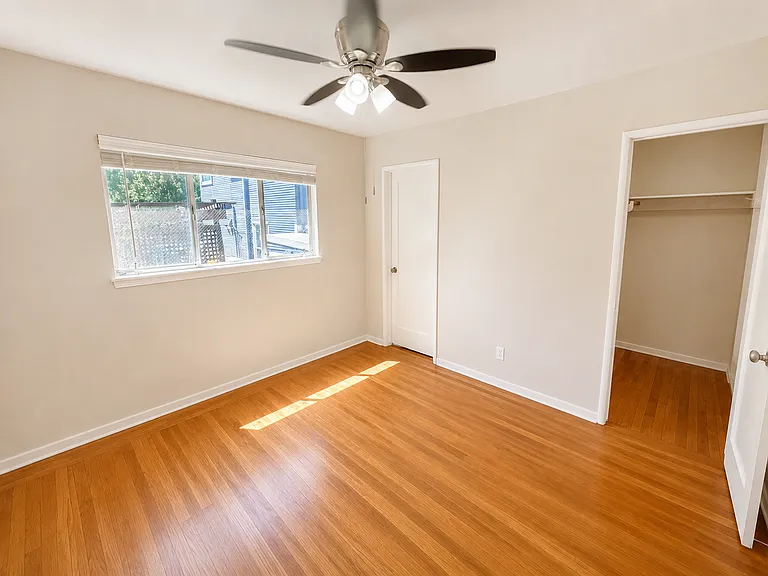 Fort Sutter Manor, Classic Midtown Living! — Photo 32