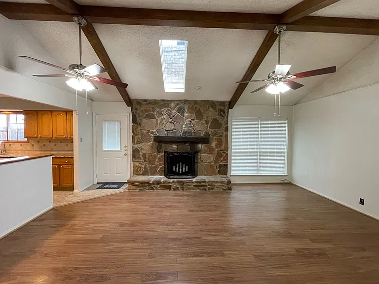 1905 Fox Hill Ct — Photo 2