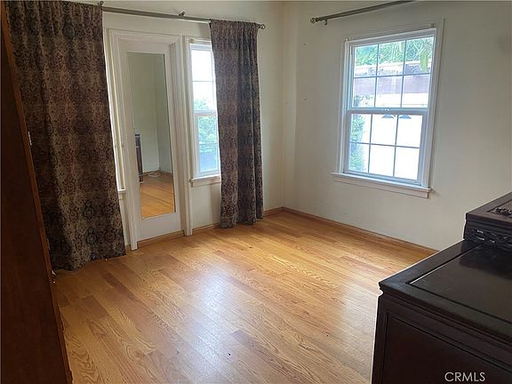 5th image of 408 Raymond Ave
