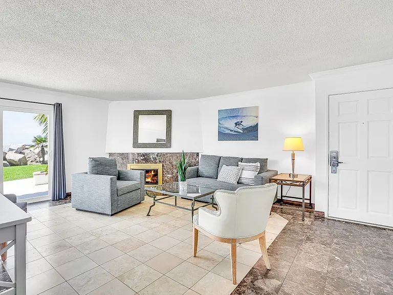 2 BRS Livingroom