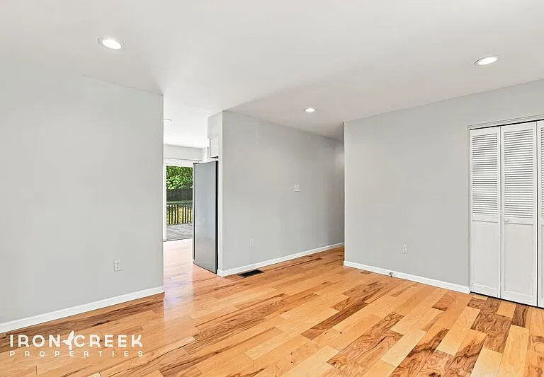 16 King Arthur Pl — Photo 6