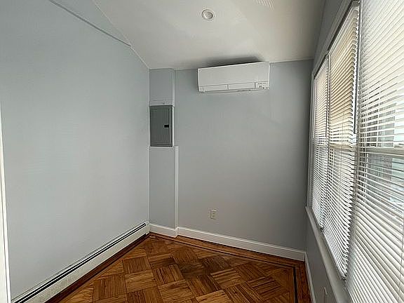 1FL Bedroom