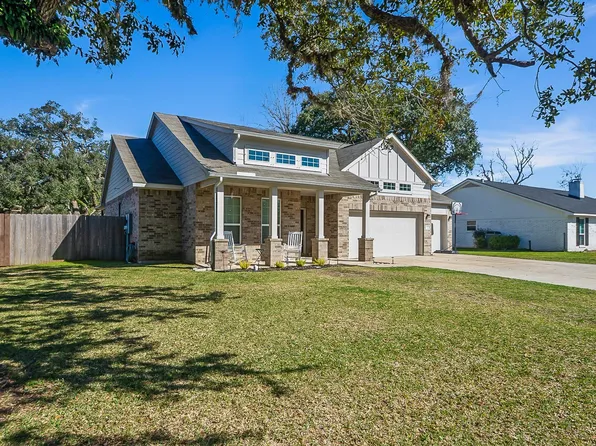 322 Wellshire Dr, West Columbia, TX 77486
