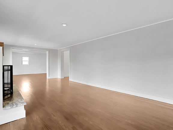 4th image of 202 W 10th St
