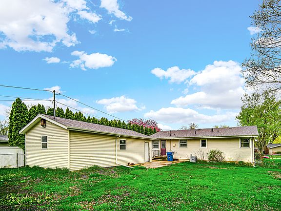3rd image of 742 Stockton Heights Dr