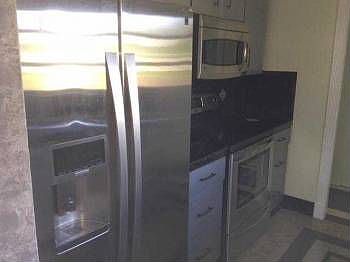 4th image of 618 NE 20th St #C