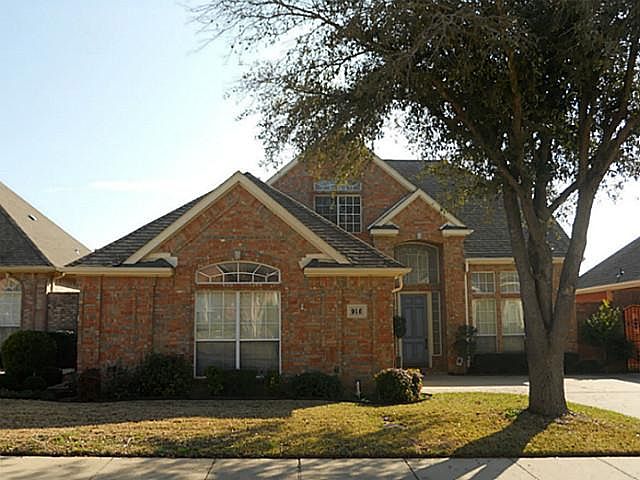 1st image of 916 Saint Andrews Pl