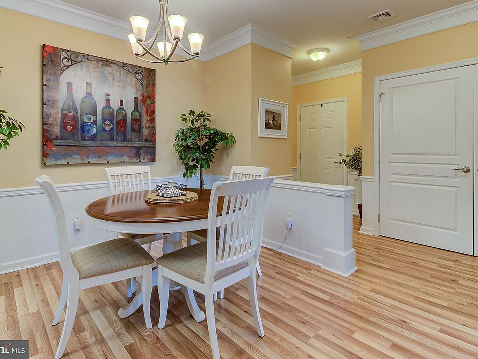 1st image of 221 Creekside Dr #17