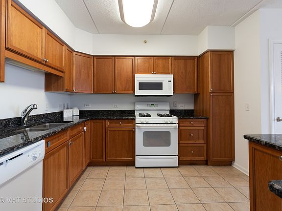 4th image of 365 Graceland Ave Unit 401A