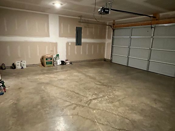 5th image of 324 Everleigh Cir