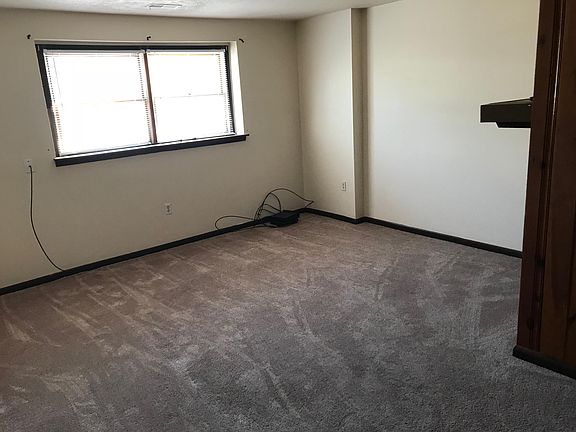 5th image of 250 School St APT 104